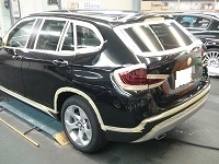 BMW　ビーエムダブリュー　Ｘ1　sDrive18i　マスキング中