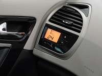 CITROËN　シトロエン　C4PICASSO　エクスクルーシブ　エアコン操作パネル