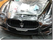 MASERATI　マセラティ　クワトロポルテ　スポーツGTS　エクセペル・ペイントプロテクションフィルム　フロントバンパー施工中