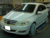 Mercedes-Benz　メルセデスベンツ　Ｂ170　マスキング中