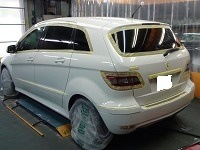 Mercedes-Benz　メルセデスベンツ　Ｂ170　マスキング中