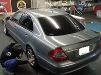 Mercedes-Benz　メルセデスベンツ　E320　アバンギャルド　ホイル清掃中