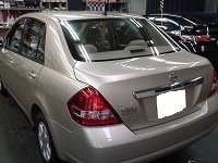 NIISAN　日産　ティーダラティオ　磨き前